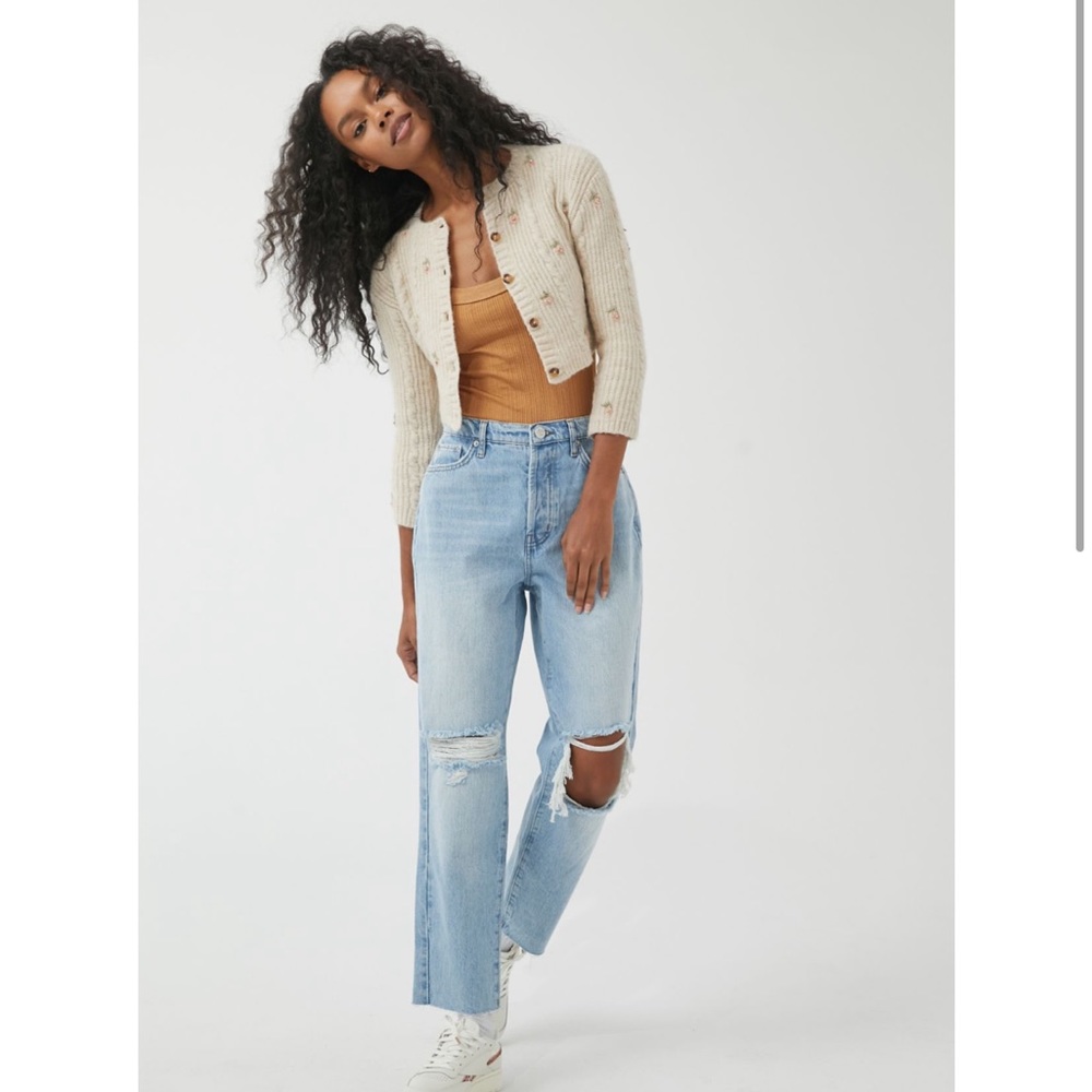 BDG High-Waisted Slim Straight Jean – Ripped Light Wash